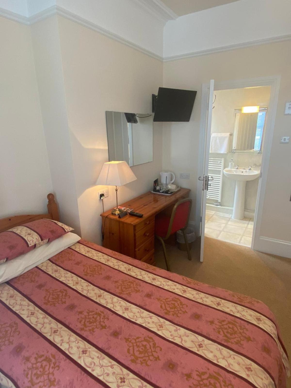 Landguard Lodge Guest House Shipley  Room photo