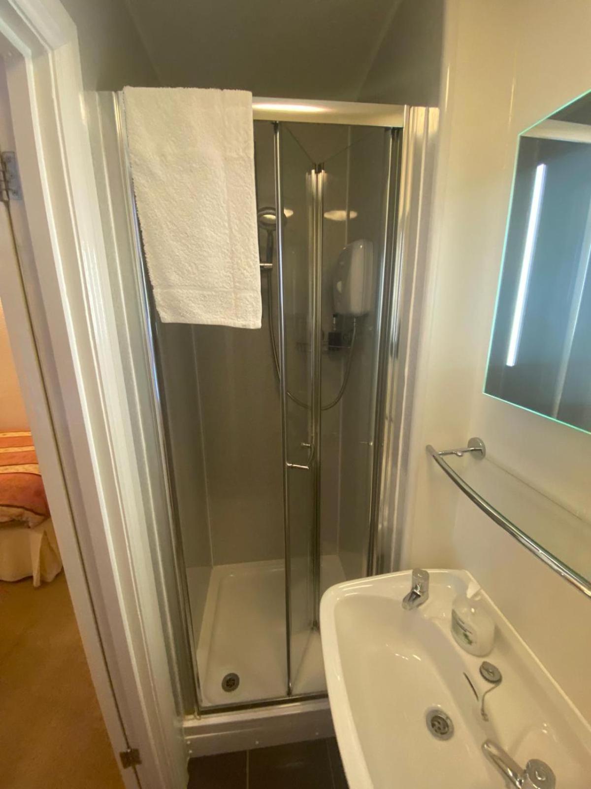 Landguard Lodge Guest House Shipley  Room photo