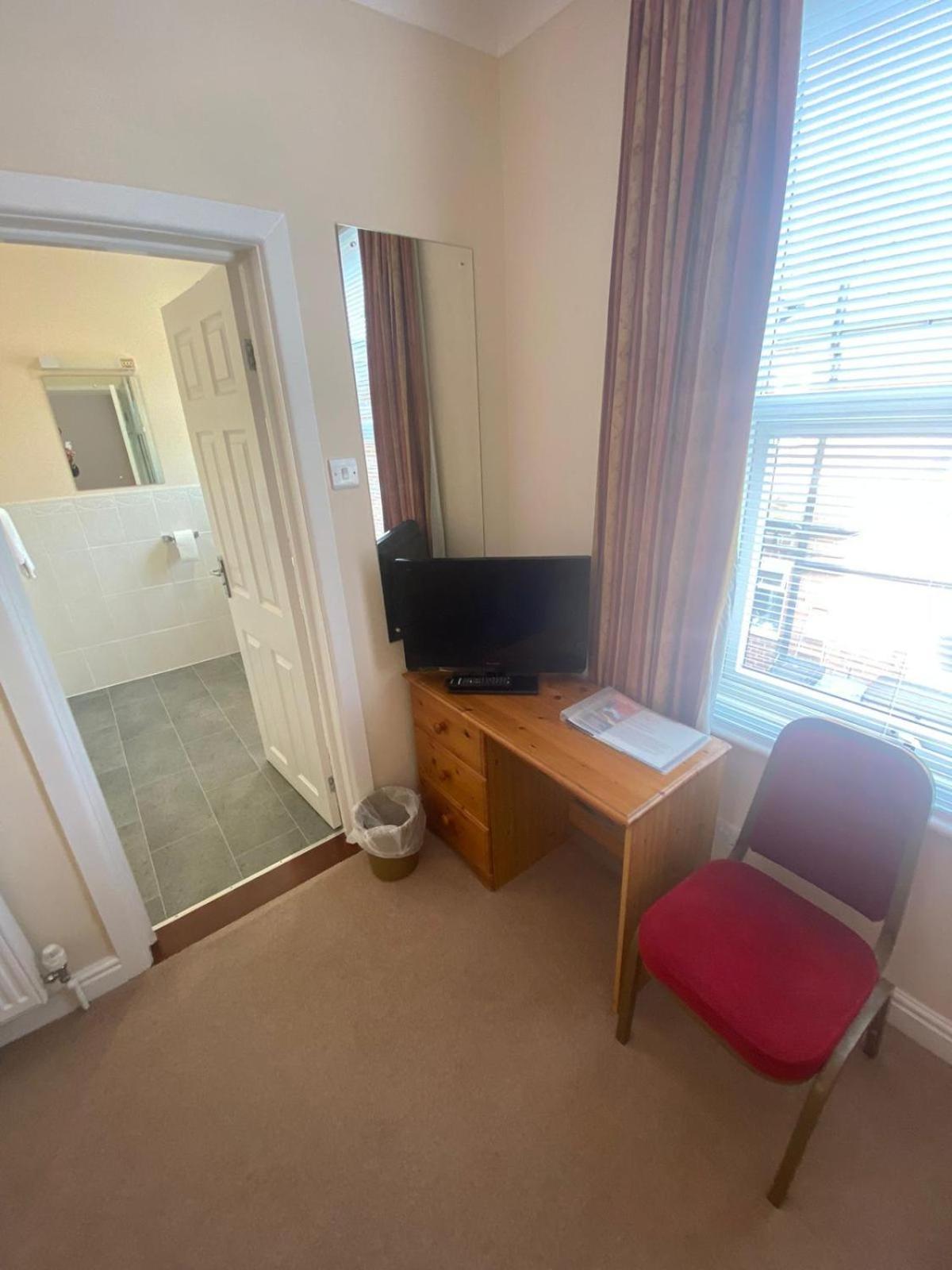 Landguard Lodge Guest House Shipley  Room photo
