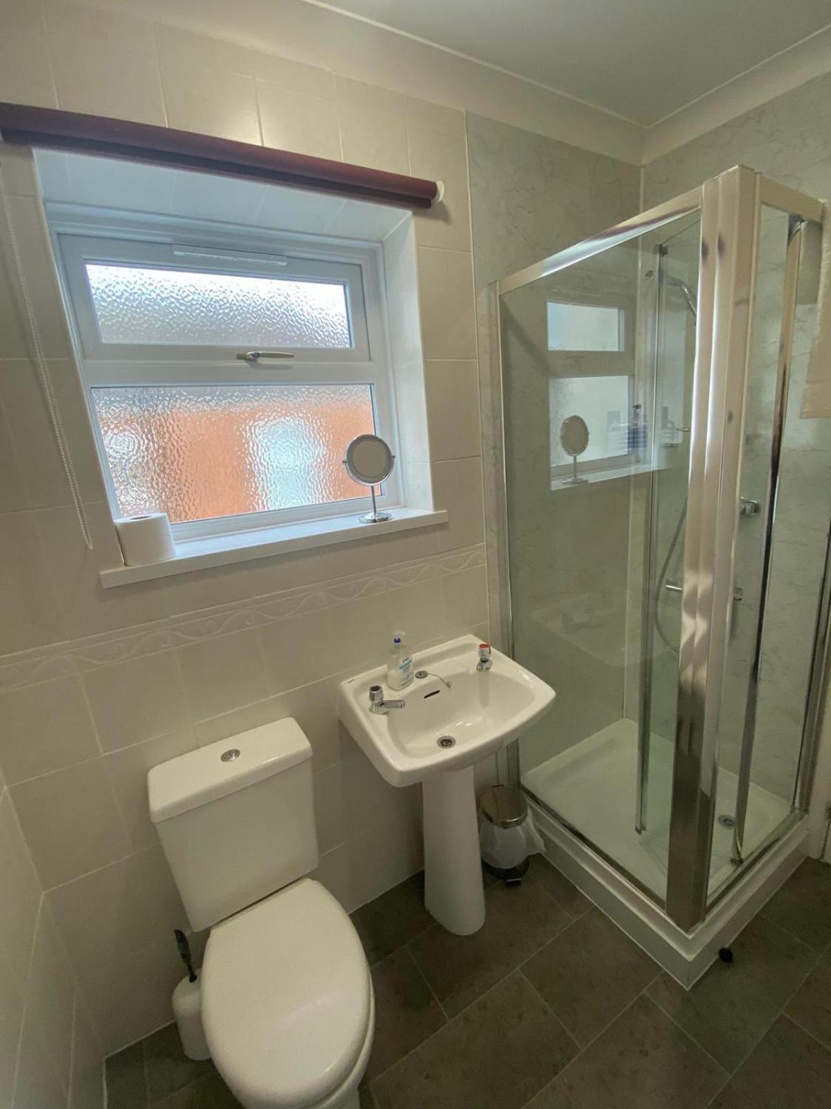 Landguard Lodge Guest House Shipley  Room photo